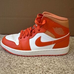 Nike Air Jordan 1 Mid Sneaker Womens